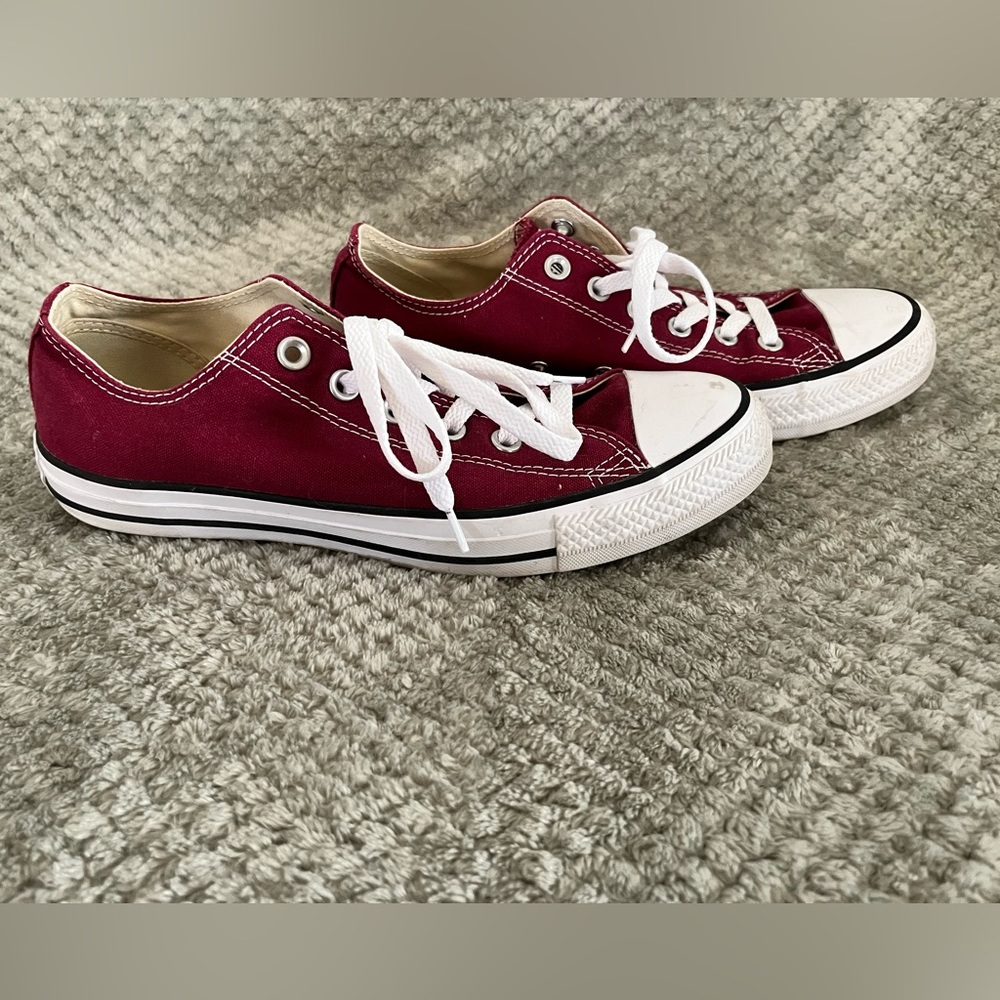 Converse All Star Low Top Burgundy Shoes Size 9